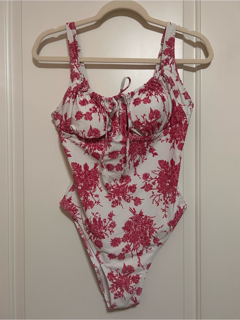 🌺🎀NWT🎀🌺Coquette Floral Tie-Front One-Piece Swimsuit 🌺🎀